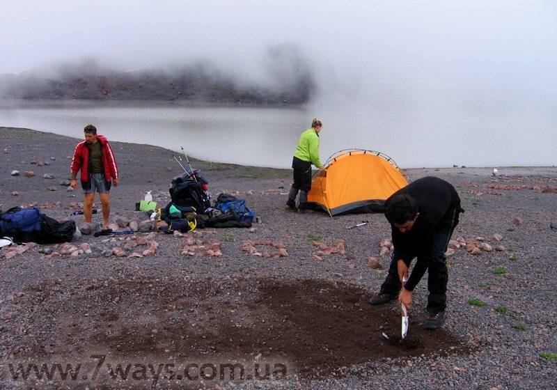 Ровняем землю, роем канавки Ровняем землю, роем канавки