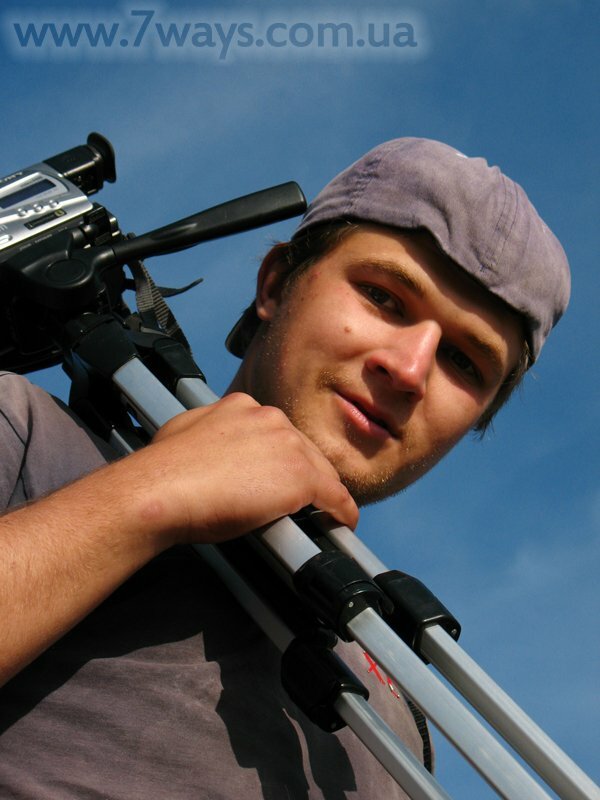 Иногда штатив в походе легче постоянно носить собранным. Иногда штатив в походе легче постоянно носить собранным.