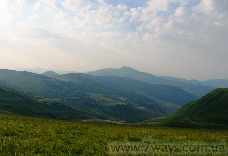 Вдалеке - гора Близница Вдалеке - гора Близница