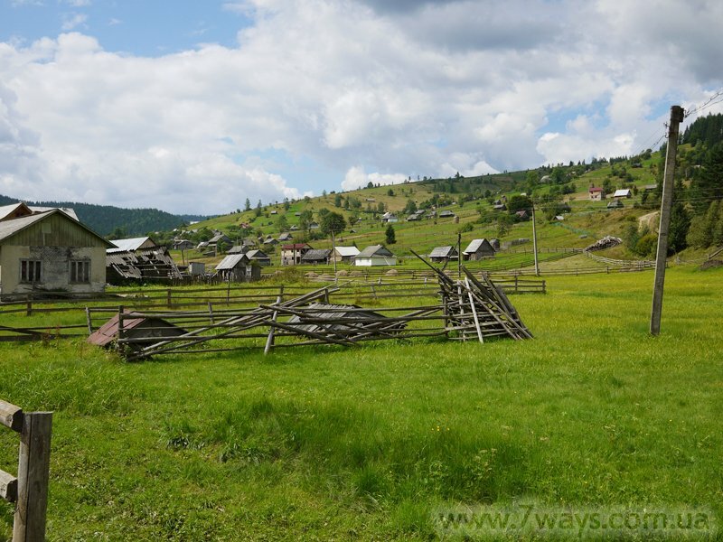 Вид на поселок, Карпаты Вид на поселок, Карпаты
