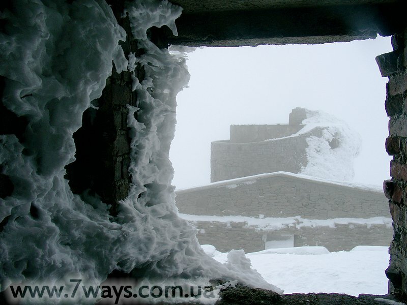 Карпаты, обсерватория на горе Поп-Иван (Черногоре) Карпаты, обсерватория на горе Поп-Иван (Черногоре)