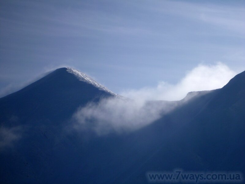 Вид на Говерлу на спуске Вид на Говерлу на спуске