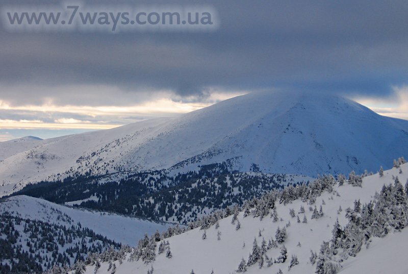 Горы в снегу Горы в снегу