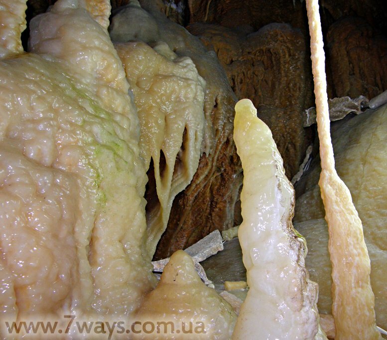 Пещеры Крыма: пещера Мамонтовая (Эмине-Баир-Хосар) - молодые сталагмиты. Крым, пещера Мамонтовая (Эмине-Баир-Хосар) - молодые сталагмиты.