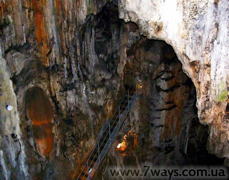 Пещеры Крыма: пещера Мамонтовая (Эмине-Баир-Хосар) - главный зал. Крым, пещера Мамонтовая (Эмине-Баир-Хосар) - главный зал.