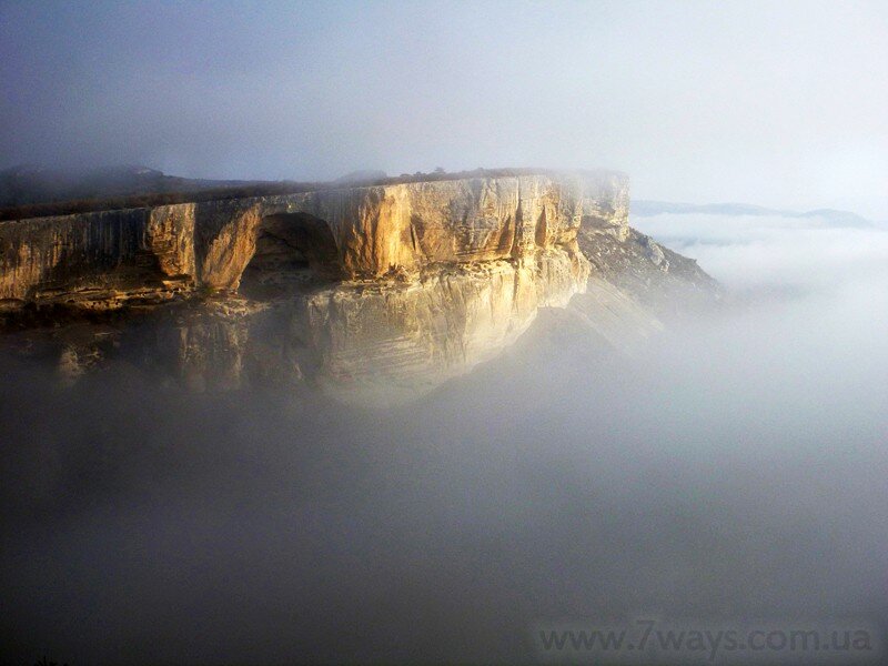 Качи-Кальон в утреннем тумане Качи-Кальон в утреннем тумане