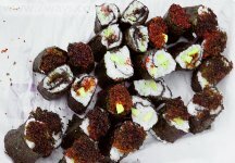 Суши в походе: роллы с икрой