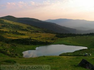 Рассвет на озере Трояска