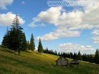 Карпаты в мае - домики пастухов