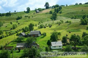 Карпатское село - хаты