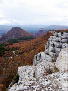 Пещерный город Тепе-Кермен, осенний Крым